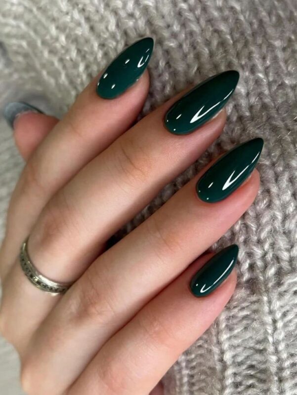 Vertical green lines on sheer nails 