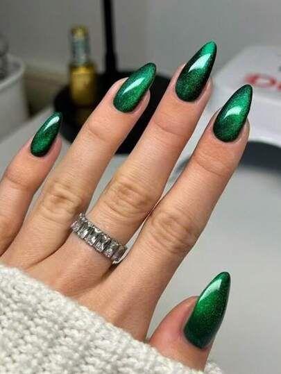 Emerald Green Cat Eye Nails