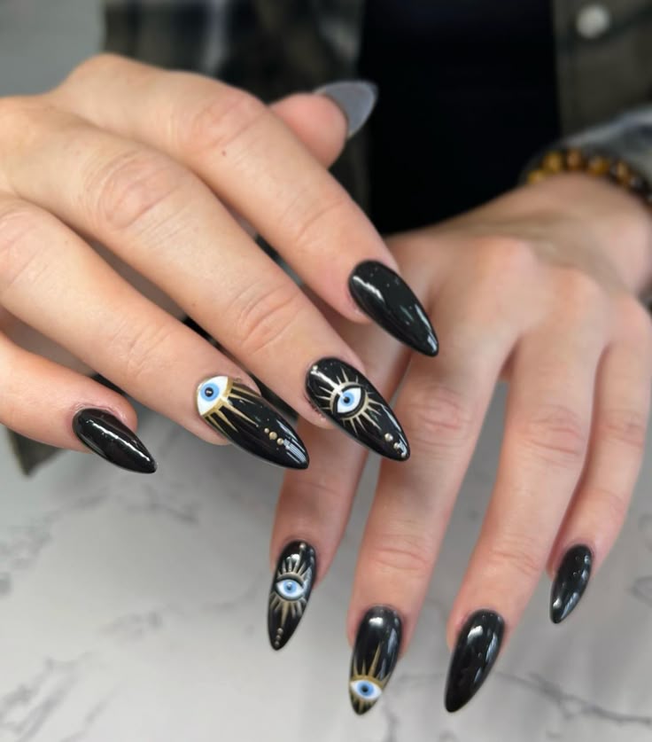 Gothic-Style Eyes
