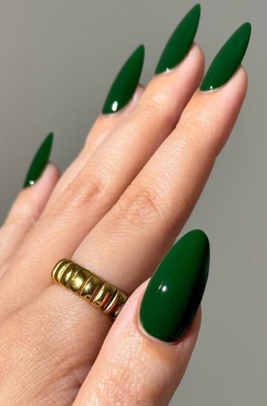 Solid Dark Green Nails