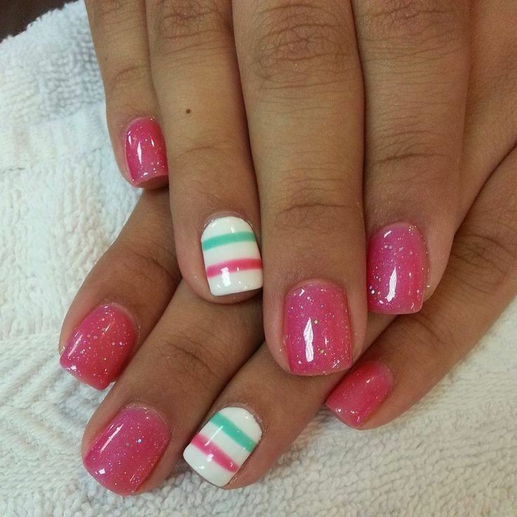 Nails with bold stripes