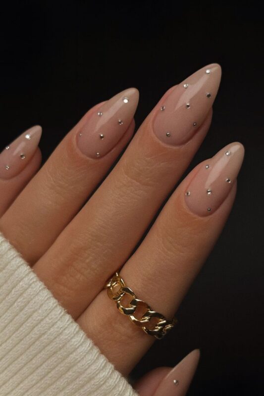 Nude Nail Looks
