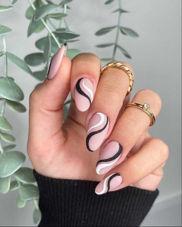 Minimalist half-and-half black and white Nails