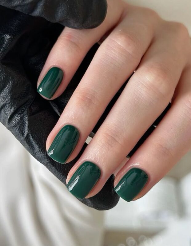 Deep emerald nails