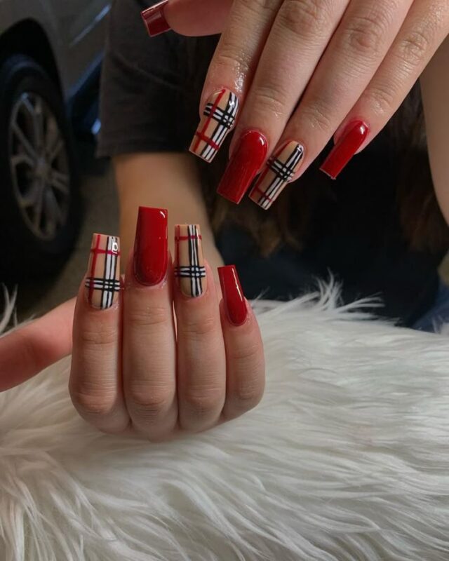 Matte Buffalo Check on Chic Square Nails