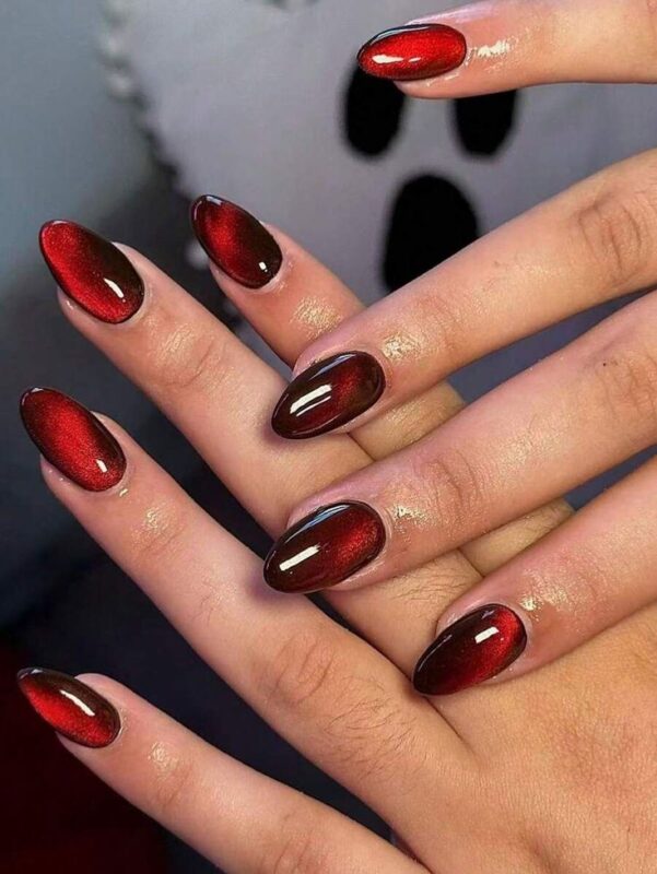 Velvet Cat-Eye Red Nails