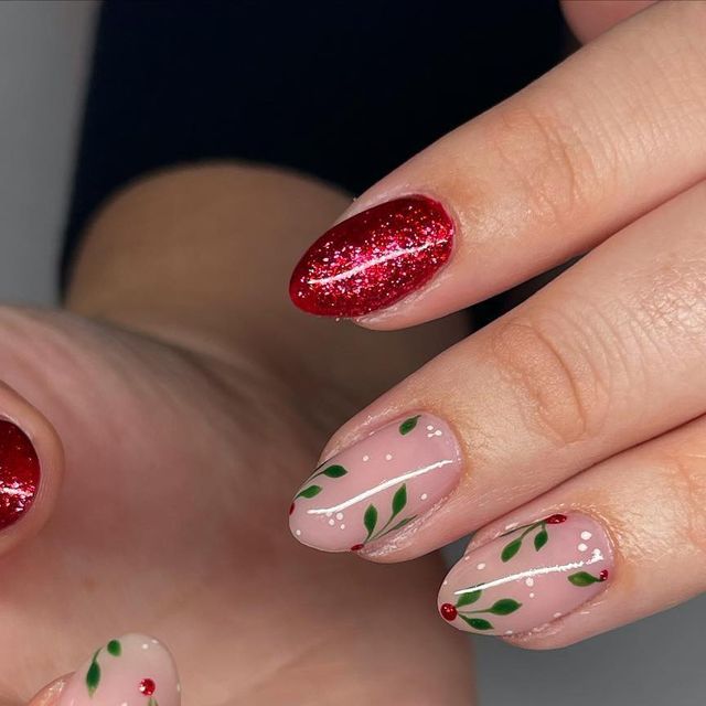 Winter Holly Minis on Soft Neutrals