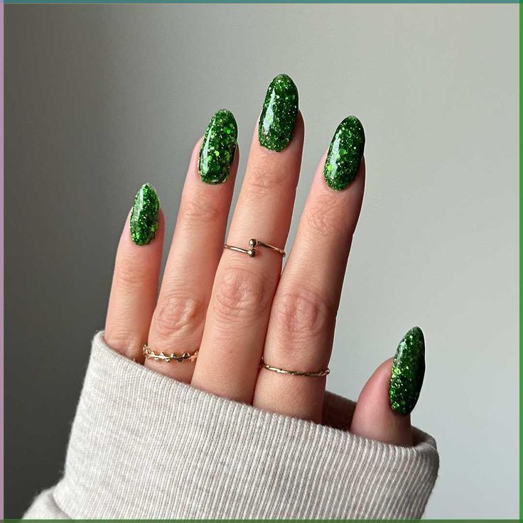 evergreen nails