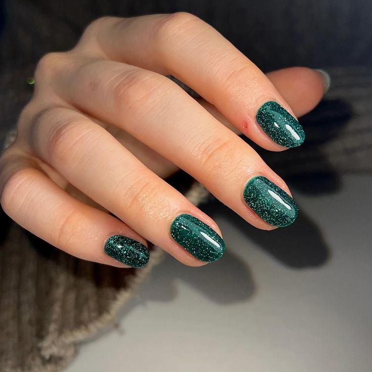 Emerald On Short Nails