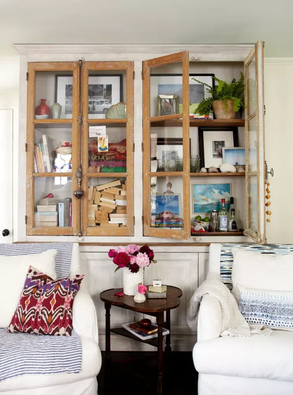 Cushions, wood edges and fabrics 