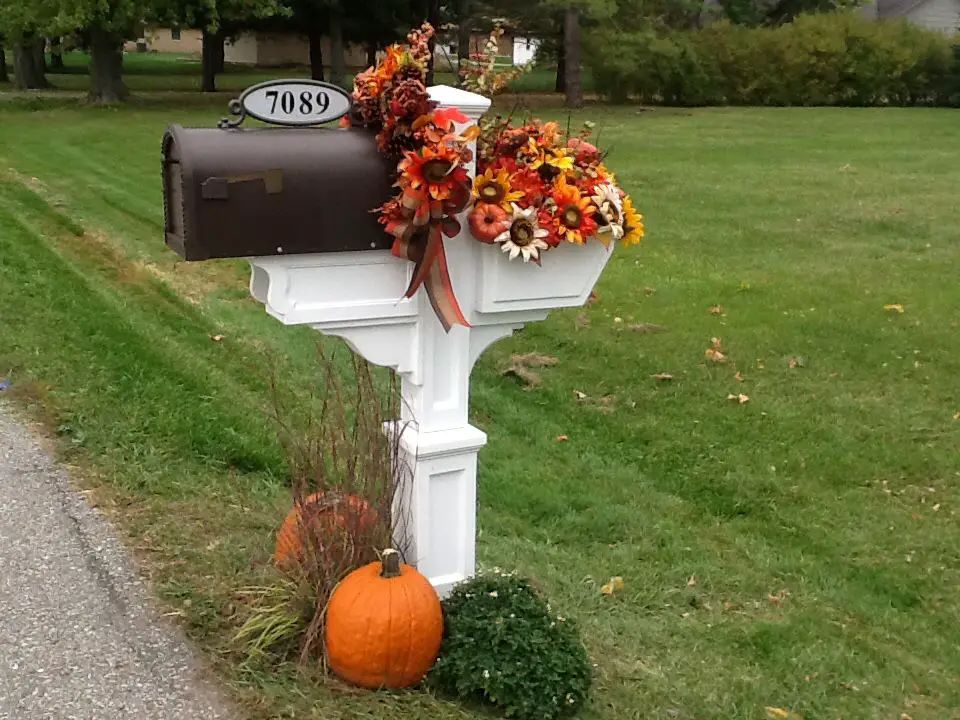 mailbox decorated for fall