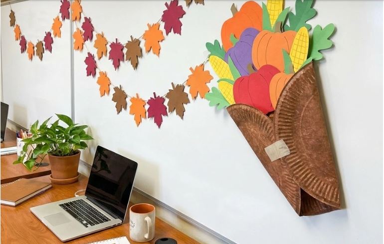 Thanksgiving office décor ideas